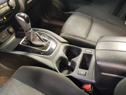 Used 2020 Nissan Rogue SV image 26