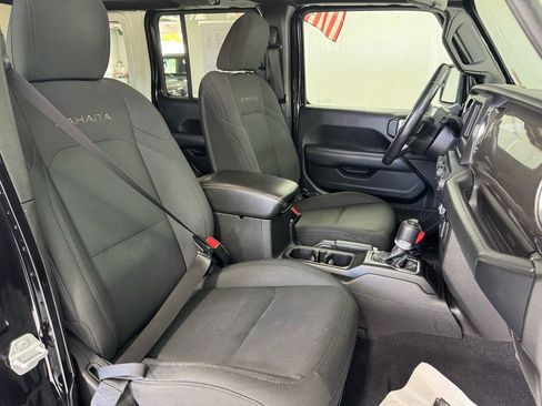 Used 2019 Jeep Wrangler Unlimited Sahara w/ Safety Group AWD/4WD image 27