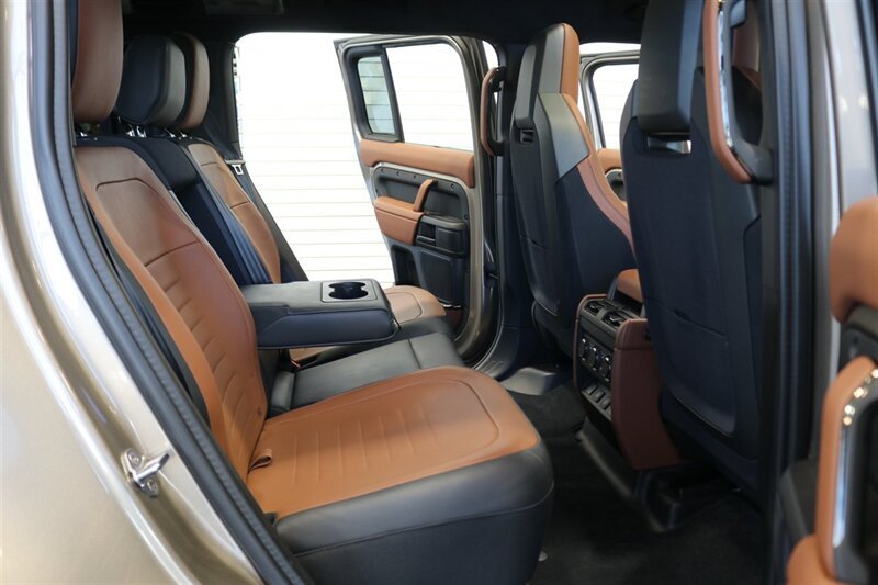 Used 2025 Land Rover Defender 110 AWD/4WD image 37