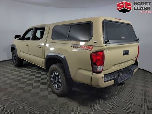 Used 2017 Toyota Tacoma TRD Off-Road w/ Premium & Technology Package image 5
