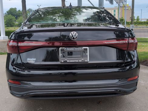 Used 2026 Volkswagen Jetta Sport FWD image 9