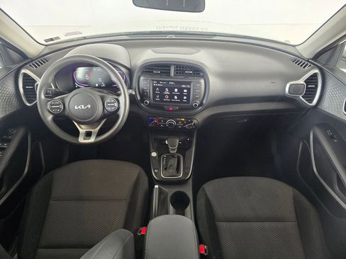 Used 2025 Kia Soul LX FWD image 7