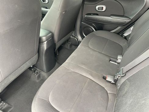 Used 2018 Kia Soul FWD image 12
