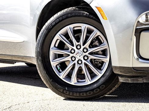 Used 2024 Buick Enclave Premium image 2