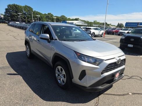 Used 2022 Toyota RAV4 LE AWD/4WD image 3