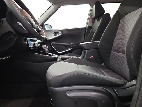 Used 2025 Kia Soul LX w/ LX Technology Package FWD image 19