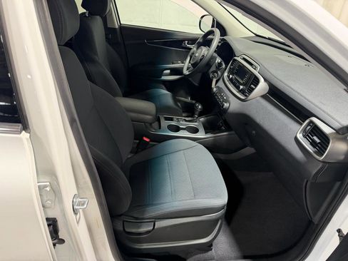 Used 2018 Kia Sorento LX AWD/4WD image 11