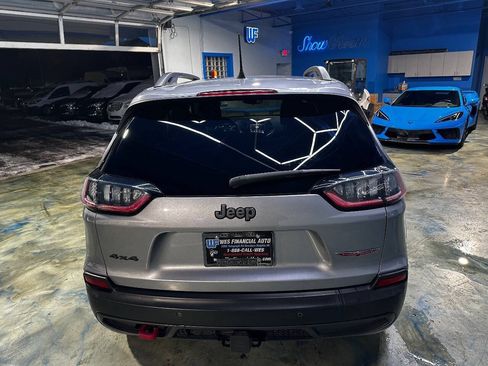 Used 2019 Jeep Cherokee Trailhawk w/ Cold Weather Group AWD/4WD image 9