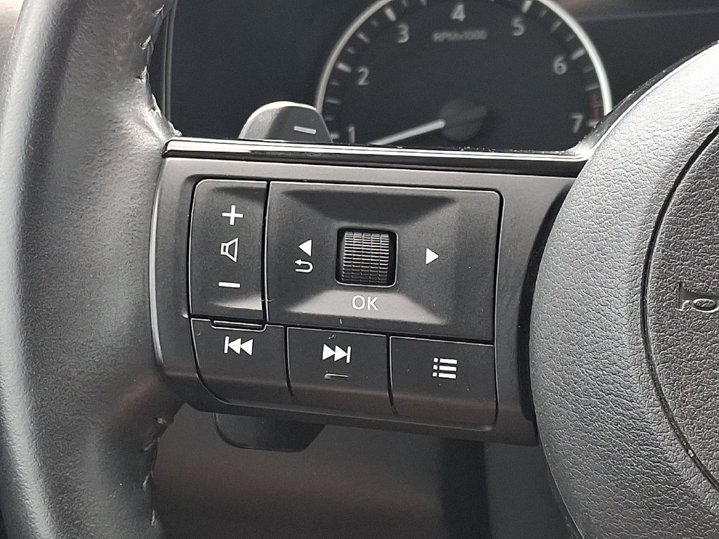 Used 2023 Nissan Pathfinder SL AWD/4WD image 24