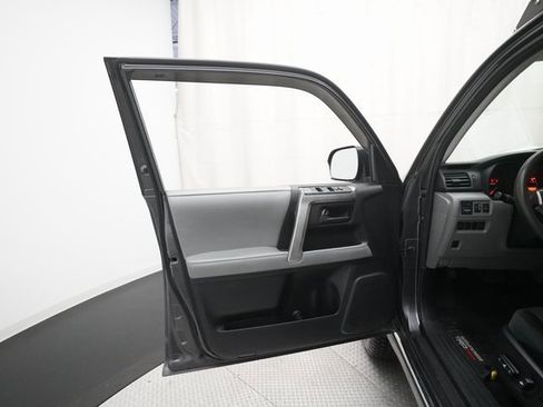 Used 2013 Toyota 4Runner SR5 image 26