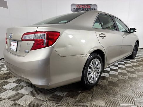 Used 2014 Toyota Camry LE FWD image 3