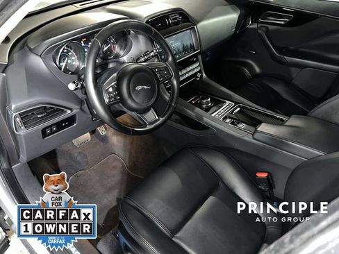 Used 2020 Jaguar F-PACE Premium image 16