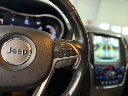 Used 2018 Jeep Grand Cherokee Altitude AWD/4WD image 22