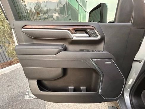 Used 2025 GMC Sierra 3500 SLT w/ SLT Premium Package image 32