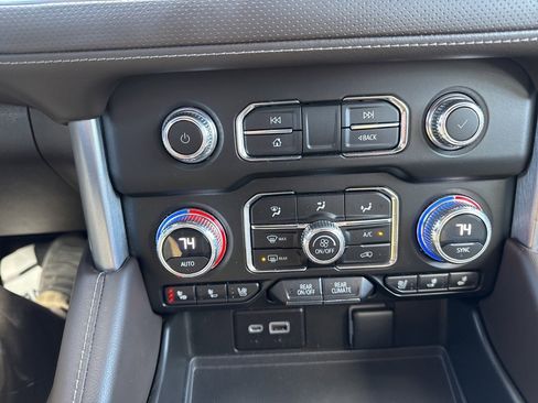 Used 2023 GMC Yukon SLT image 23