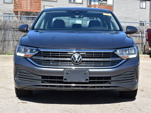 Used 2024 Volkswagen Jetta SE image 2