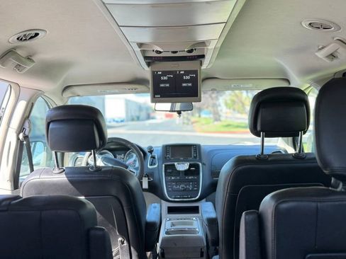 Used 2013 Chrysler Town & Country Touring image 15