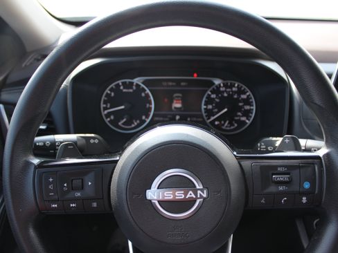 Used 2023 Nissan Rogue SV image 11