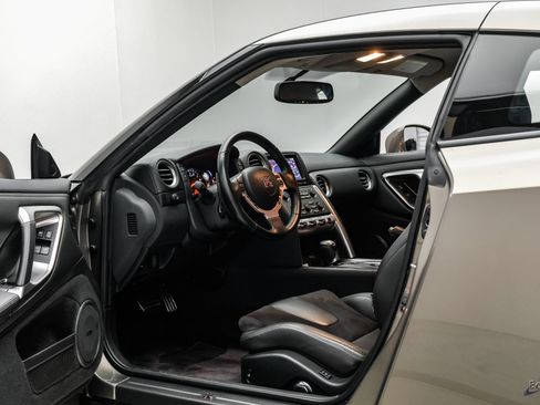 Used 2009 Nissan GT-R Premium AWD/4WD image 46