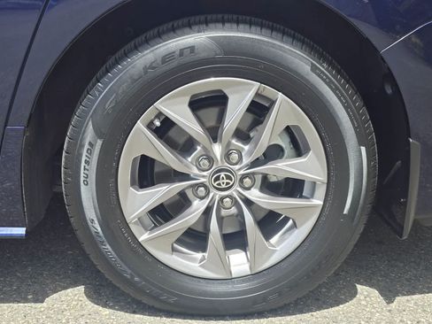 Used 2023 Toyota Sienna XLE AWD/4WD image 8