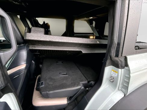 Used 2023 Ford Bronco Wildtrak image 15