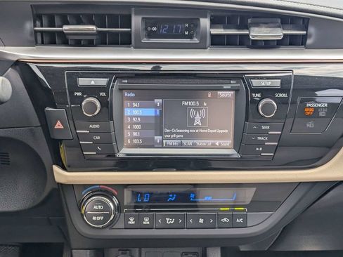Used 2014 Toyota Corolla LE FWD image 18
