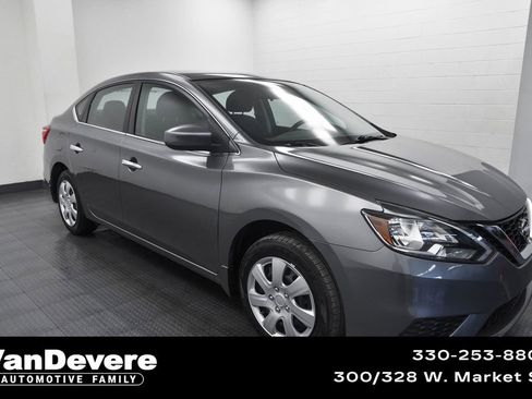 Used 2016 Nissan Sentra S image 1