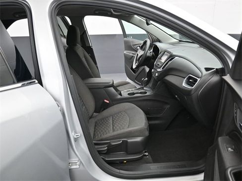 Used 2018 Chevrolet Equinox LT image 32