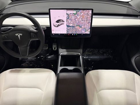 Used 2021 Tesla Model Y Long Range image 30