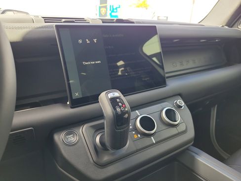 Used 2025 Land Rover Defender 110 S image 23