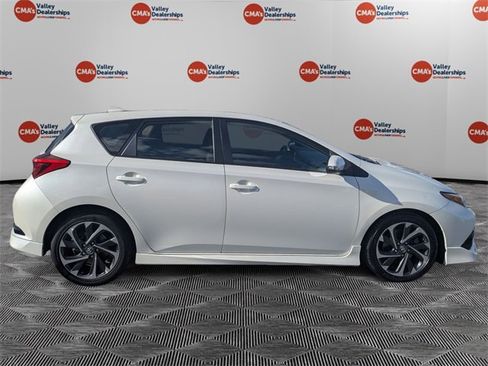 Used 2018 Toyota Corolla iM image 4