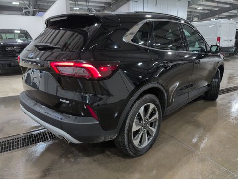 Used 2025 Ford Escape Platinum image 3