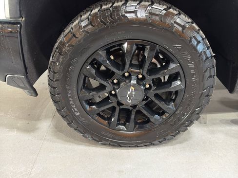 Used 2025 Chevrolet Silverado 2500 LTZ w/ Trail Boss Package image 9