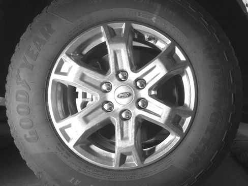 Used 2023 Ford F150 Lariat AWD/4WD image 11