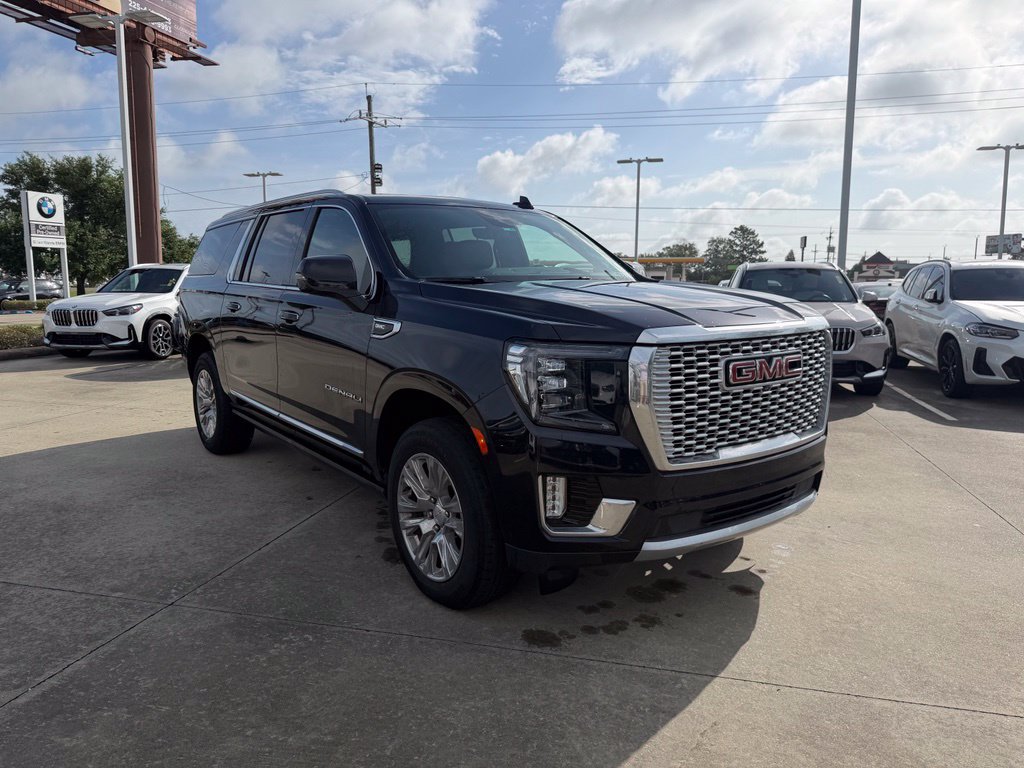 Used 2023 GMC Yukon XL Denali w/ Advanced Technology Package RWD image 3