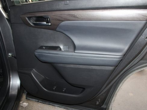 Certified 2022 Toyota Highlander Limited image 57