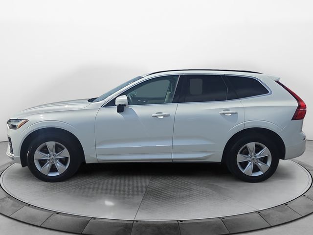 Used 2022 Volvo XC60 B5 Momentum AWD/4WD image 2