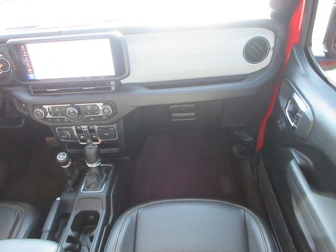 Used 2025 Jeep Wrangler Sport S image 17