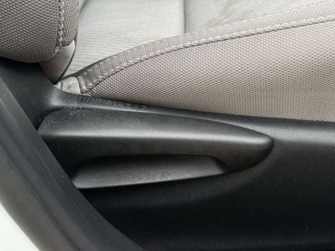 Used 2017 Toyota Corolla LE FWD image 28