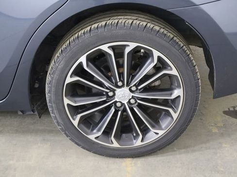Used 2015 Toyota Corolla S image 34