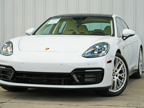 Used 2021 Porsche Panamera 4S image 3
