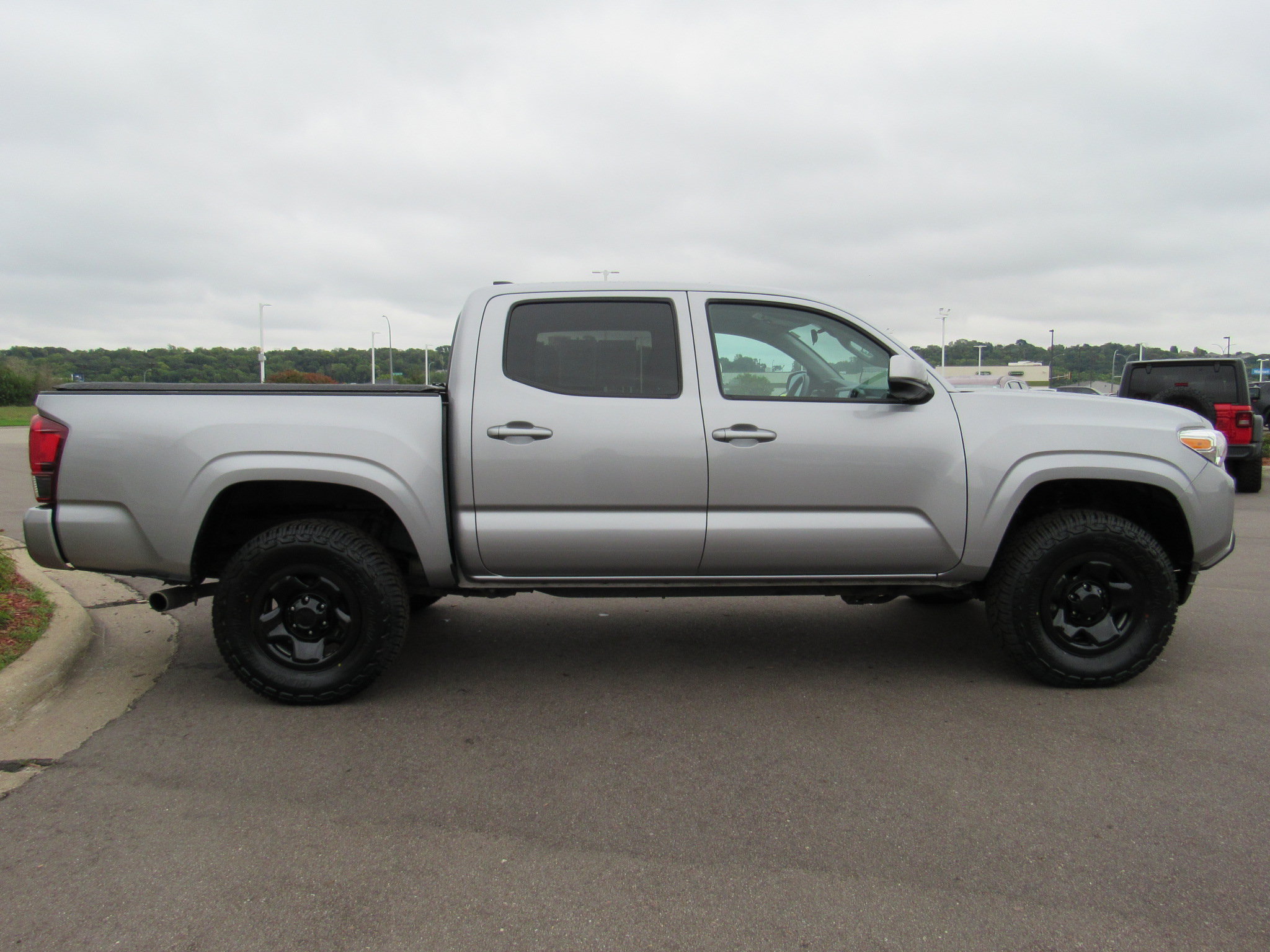 Used 2021 Toyota Tacoma SR AWD/4WD image 5