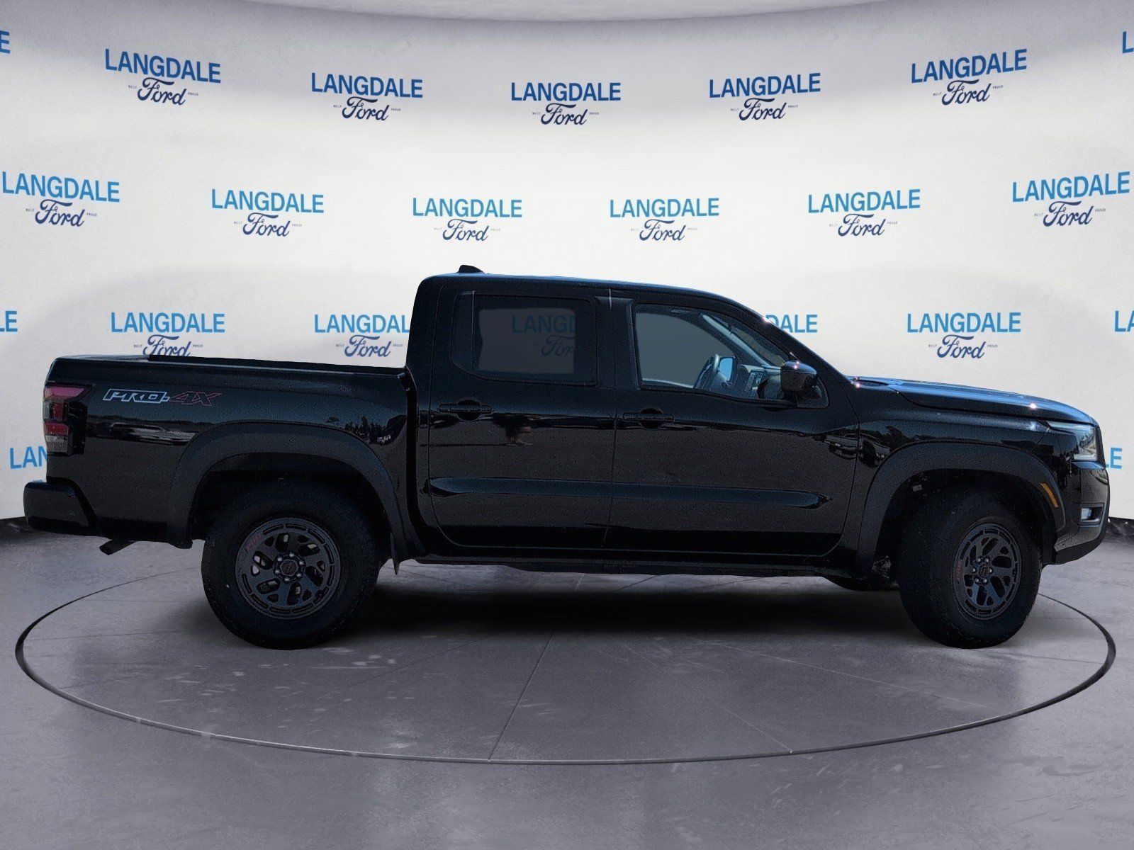 Used 2026 Nissan Frontier PRO-4X AWD/4WD image 3