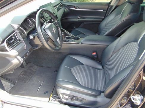 Used 2023 Toyota Camry SE FWD image 10