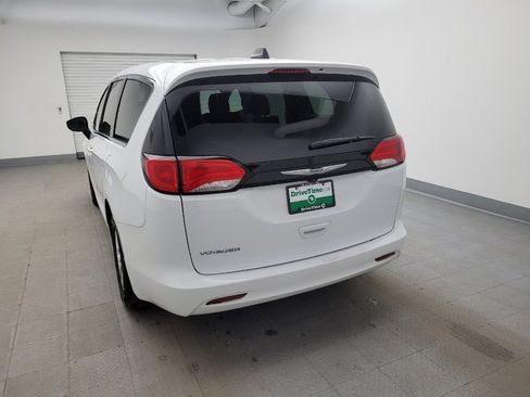 Used 2022 Chrysler Voyager LX FWD image 6
