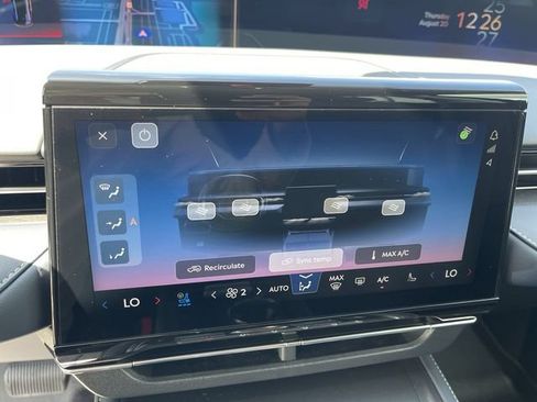 Used 2025 Lincoln Nautilus Reserve AWD/4WD image 19