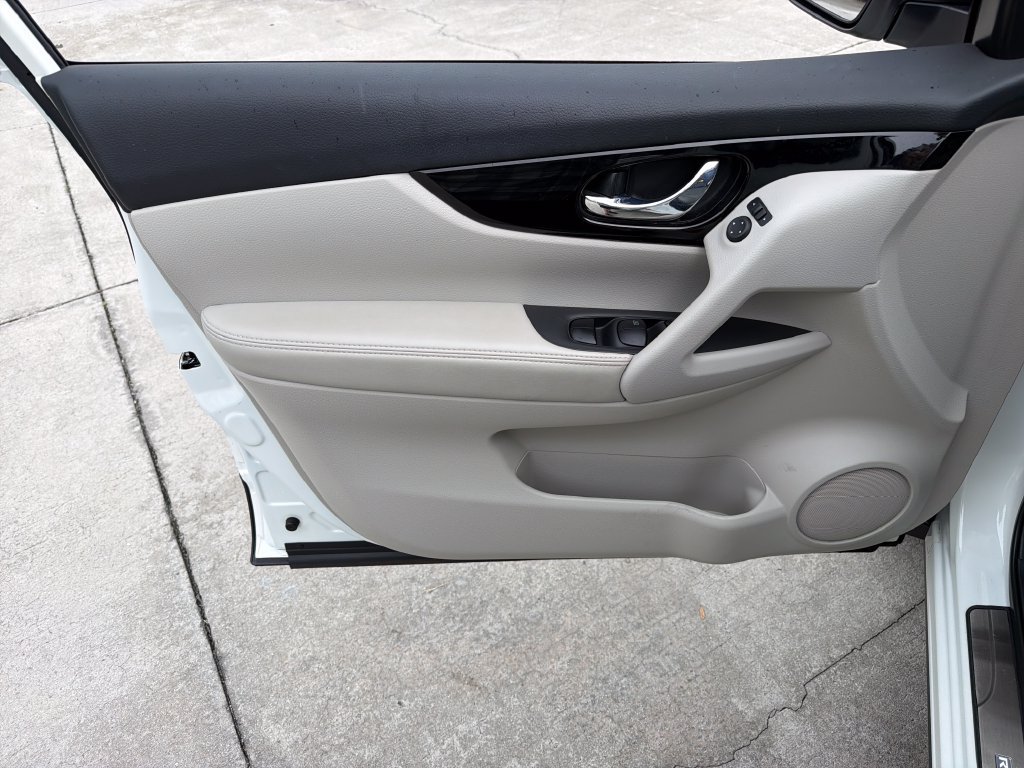 Used 2021 Nissan Rogue Sport SL FWD image 17