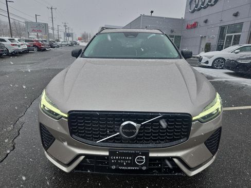 Certified 2025 Volvo XC60 B5 Core image 2