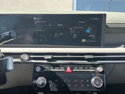 Used 2025 Hyundai Tucson Limited image 32