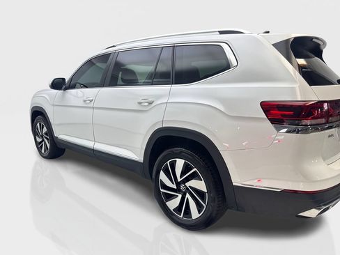 Used 2025 Volkswagen Atlas SEL AWD/4WD image 14